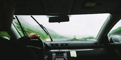 Trinca no para-brisa: consertar ou trocar? Trinca no para-brisa: consertar ou trocar?